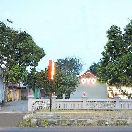 Oyo 743 Garden Guesthouse Maguwo Екстериор снимка